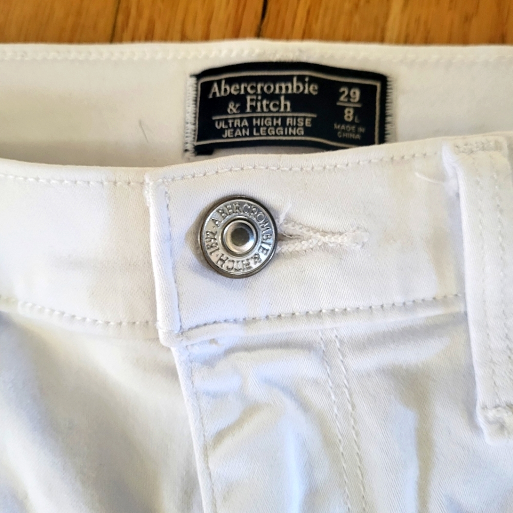 Abercrombie & Fitch white jeggings, size 29R